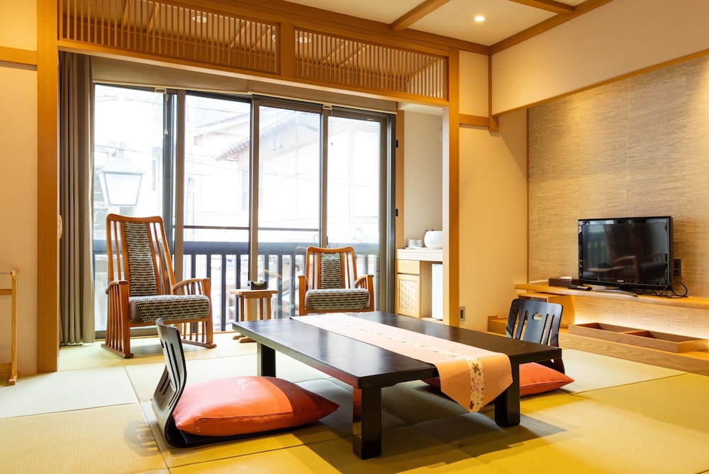 和室4人部屋 喫煙可 客室1 | 木造りの宿 橋津屋