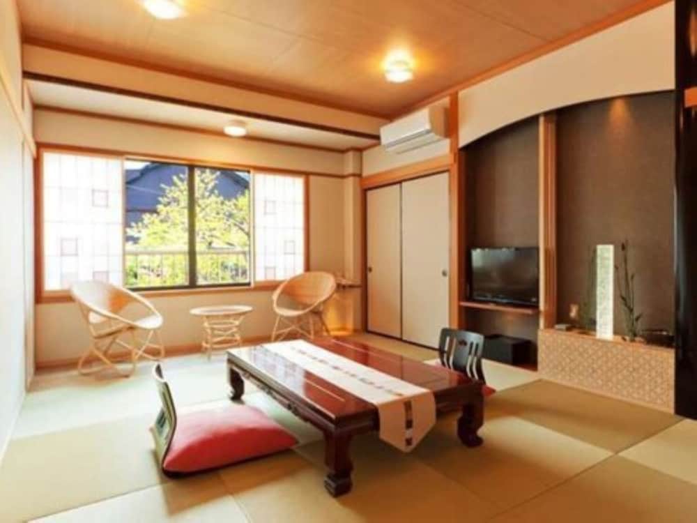 和室 川側角部屋 禁煙 客室2 | 木造りの宿 橋津屋