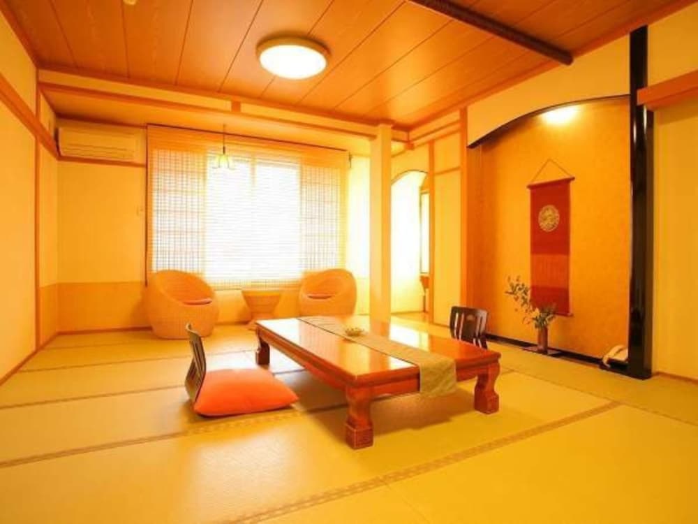 和室 川側角部屋 禁煙 客室1 | 木造りの宿 橋津屋
