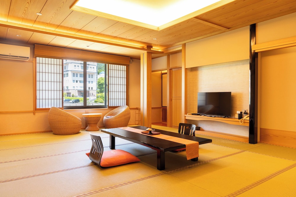 和室 川側角部屋 禁煙 | 木造りの宿 橋津屋