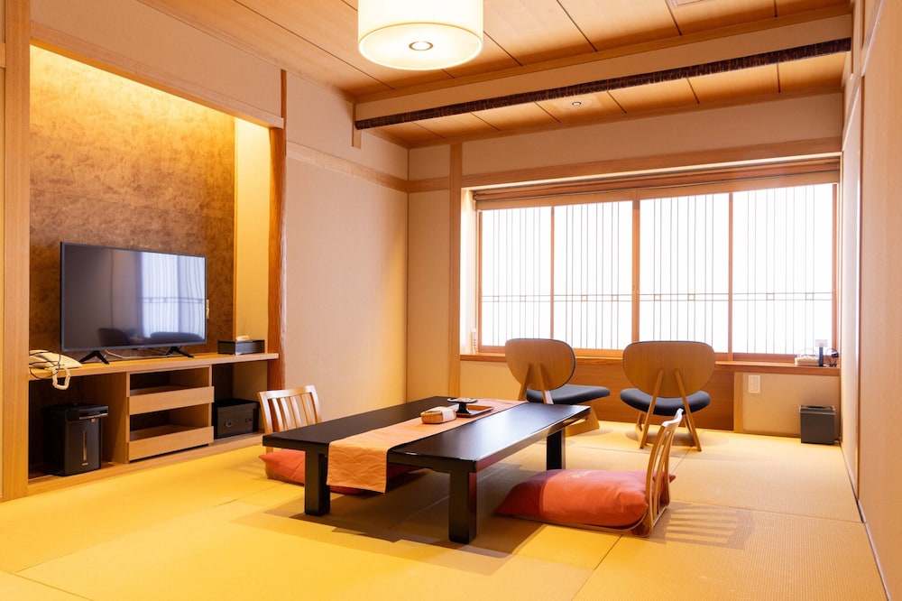 和室 川側角部屋 禁煙 客室2 | 木造りの宿 橋津屋