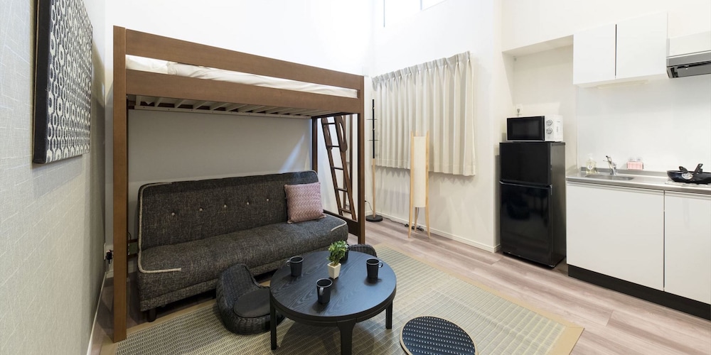 スタンダード 4 人部屋 客室6 | トリップポッド唐人町 A