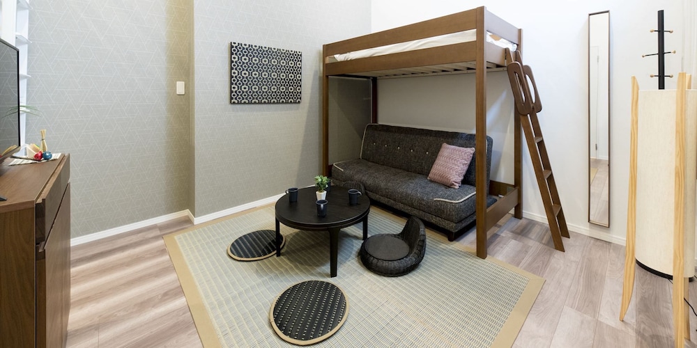 スタンダード 4 人部屋 客室5 | トリップポッド唐人町 A