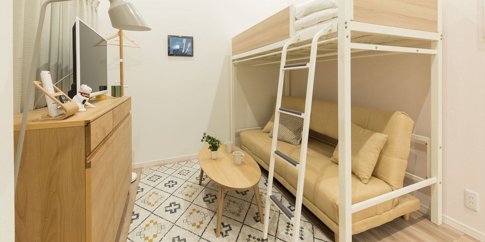 スタンダード 4 人部屋 客室9 | トリップポッド住吉 C