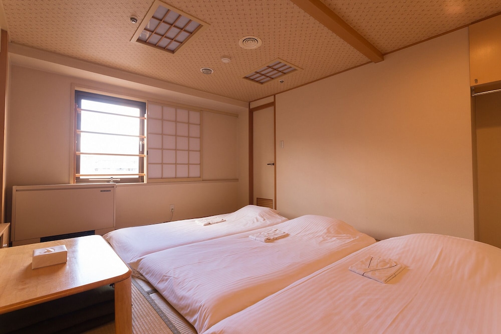 和室 喫煙可 客室3 | ホテル定禅寺