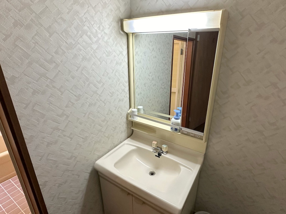 ペット同宿 リビングテラス付 戸建てタイプ3LDKコテージ バスルーム0 | Nature Cottage Akabeko