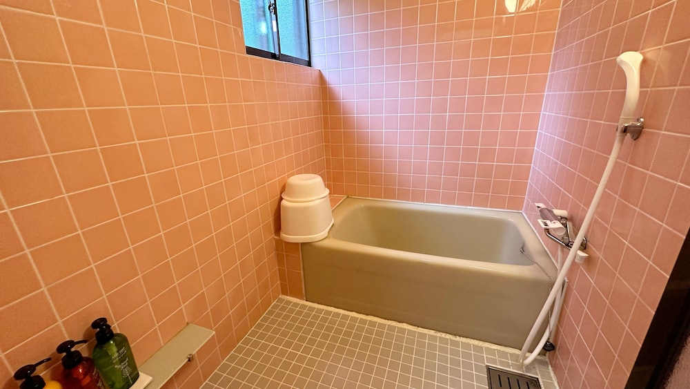 ペット同宿 屋内露天風呂付 戸建てタイプ２LDKコテージ バスルーム3 | Nature Cottage Akabeko