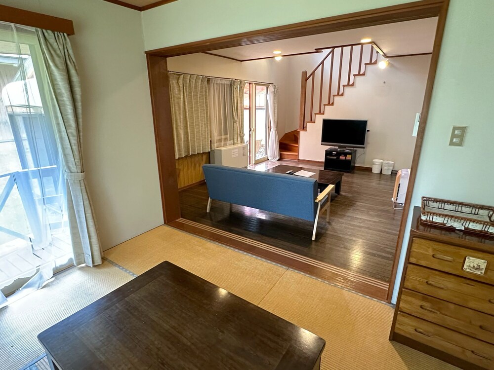 ペット同宿 リビングテラス付 戸建てタイプ3LDKコテージ 客室2 | Nature Cottage Akabeko