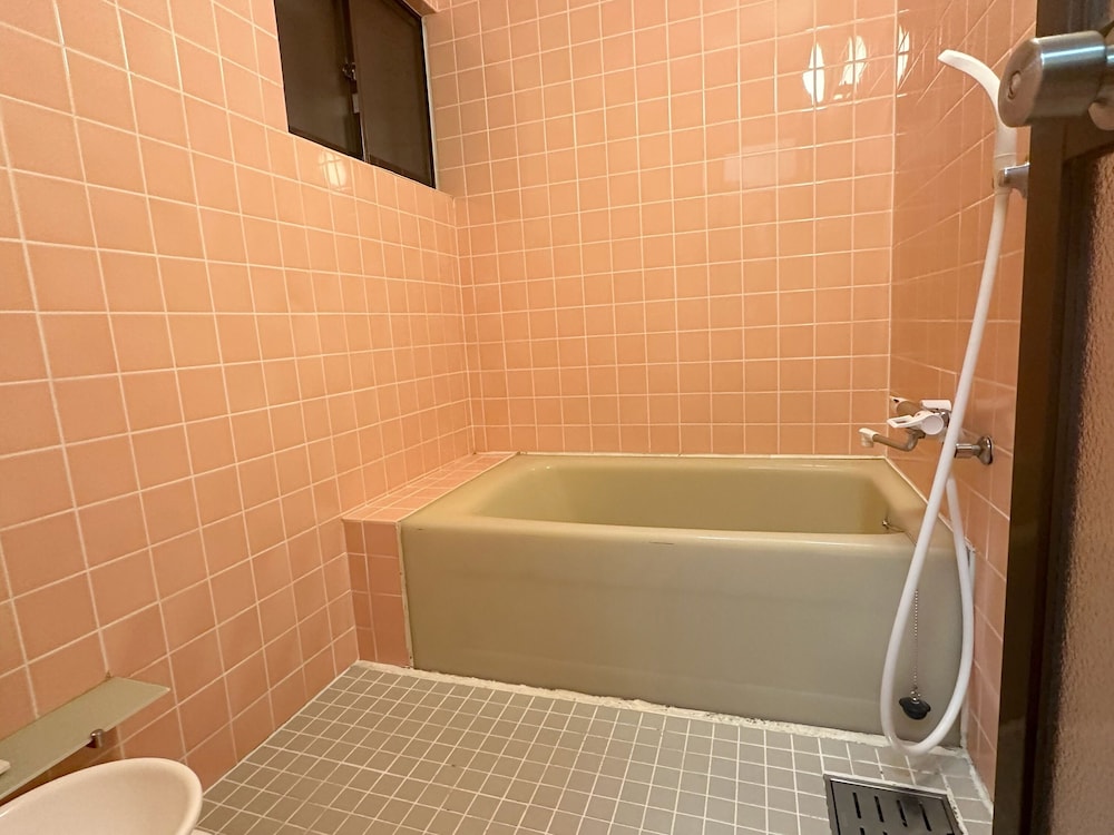 ペット同宿 屋内露天風呂付 戸建てタイプ２LDKコテージ バスルーム8 | Nature Cottage Akabeko