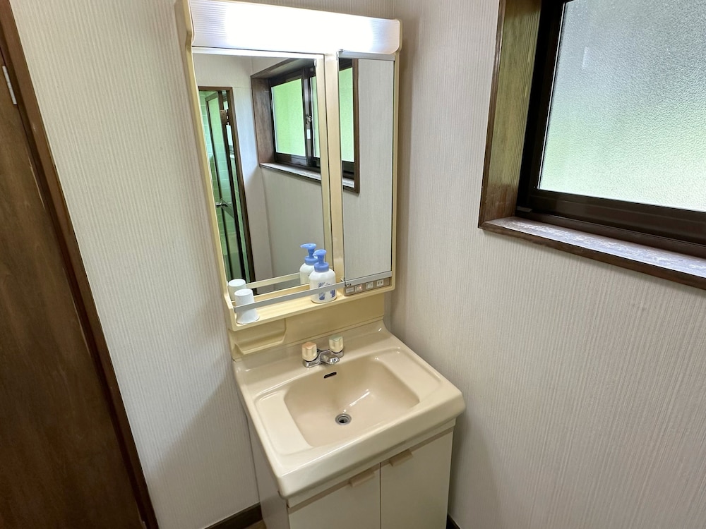 ペット同宿 戸建てタイプ２LDKコテージ バスルーム1 | Nature Cottage Akabeko
