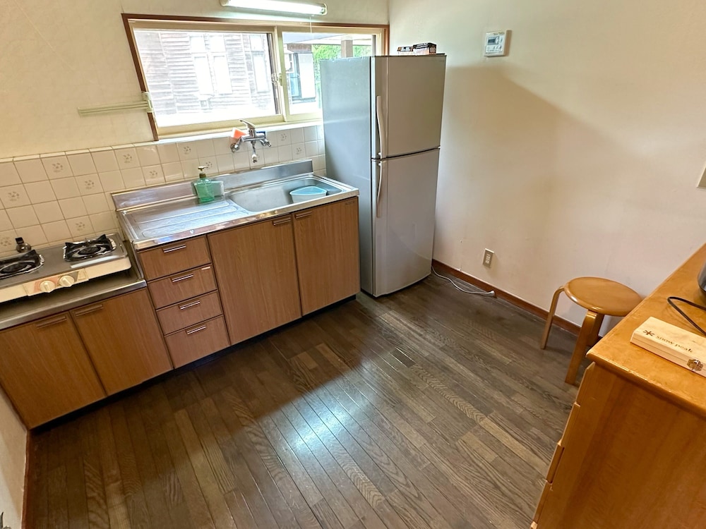 ペット同宿 リビングテラス付 戸建てタイプ3LDKコテージ 専用キッチン0 | Nature Cottage Akabeko