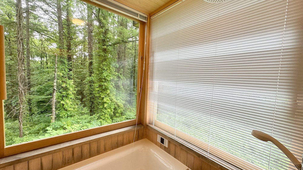 ペット同宿 屋内露天風呂付 戸建てタイプ２LDKコテージ バスルーム5 | Nature Cottage Akabeko