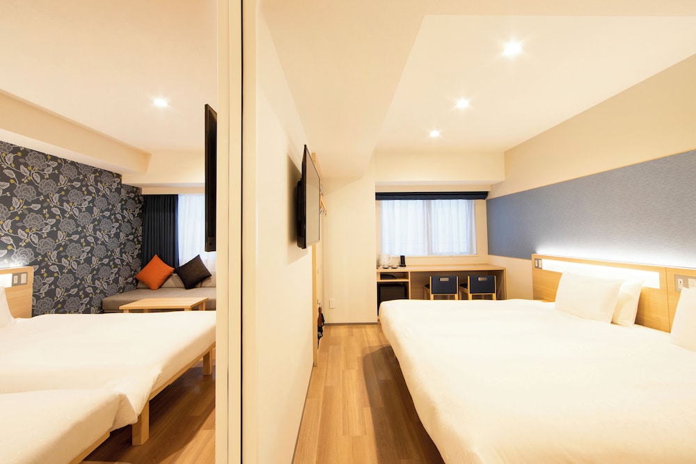 コネクティングルーム (4名様用) 客室1 | からくさホテル TOKYO STATION