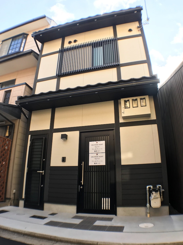 施設の正面1 | ゲストハウス ワンモアハート東寺2