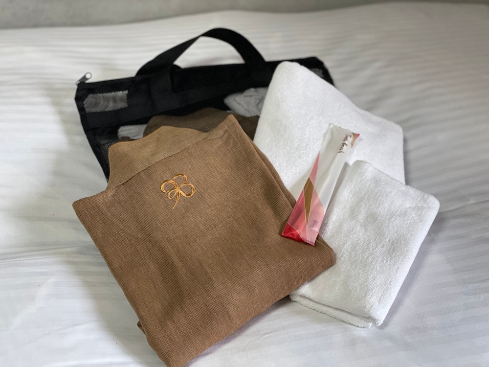 [4階個室ツツジ] 洋室 男女別共用バストイレ 禁煙 客室4 | トラベル & ブックホテル フラトンキャビン高松