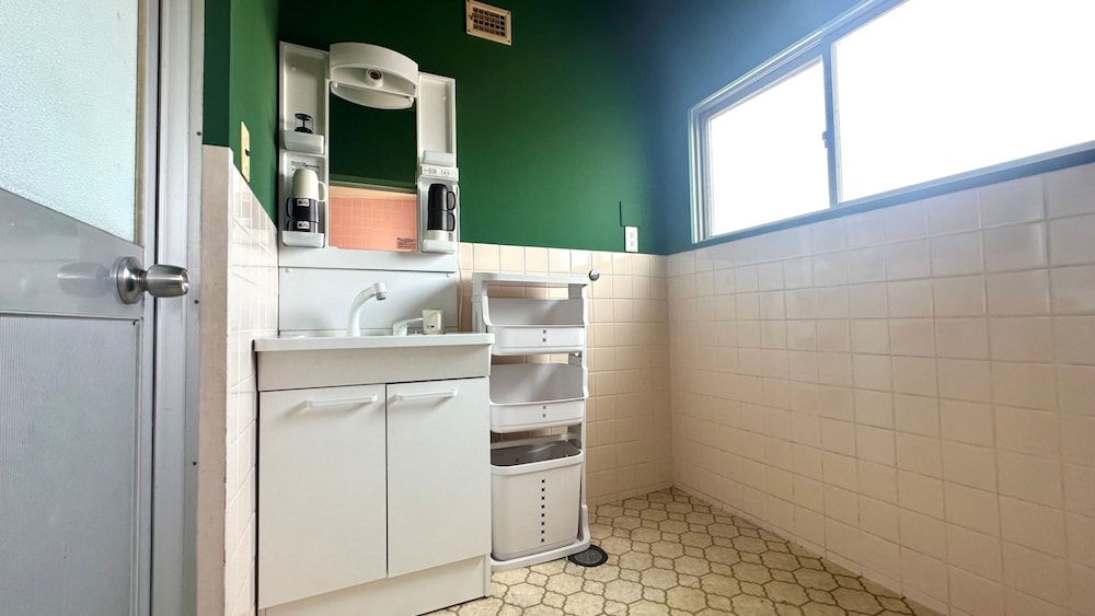 [4階個室オリーブ] 和洋室 専用バス付トイレ共用 禁煙 バスルーム0 | トラベル & ブックホテル フラトンキャビン高松