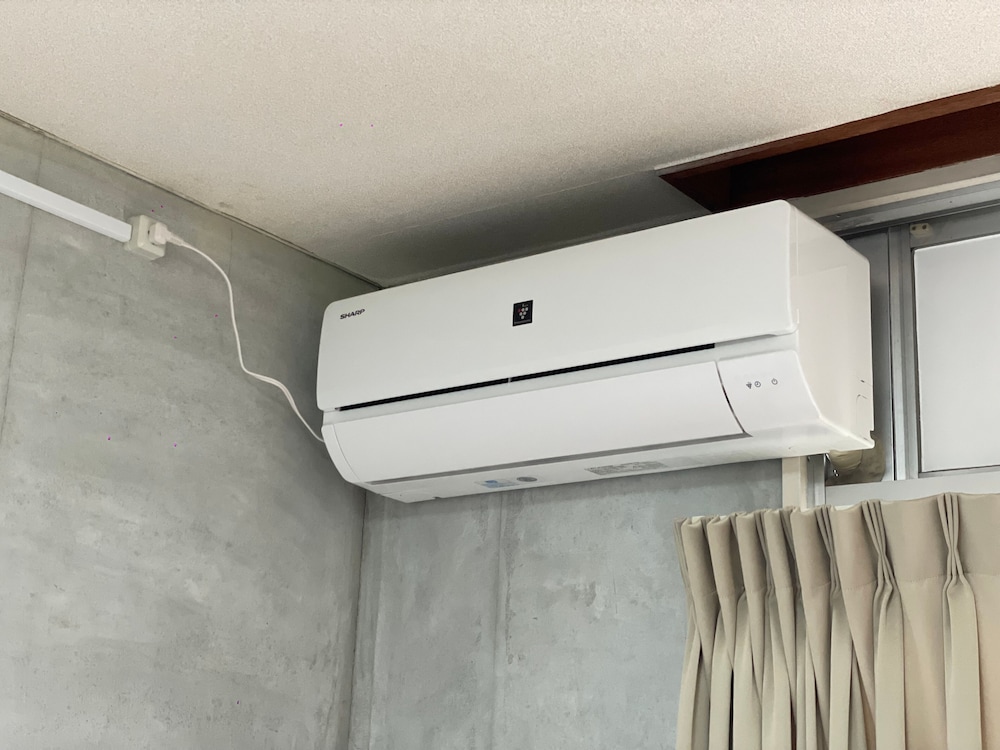 [4階個室ツツジ] 洋室 男女別共用バストイレ 禁煙 客室1 | トラベル & ブックホテル フラトンキャビン高松