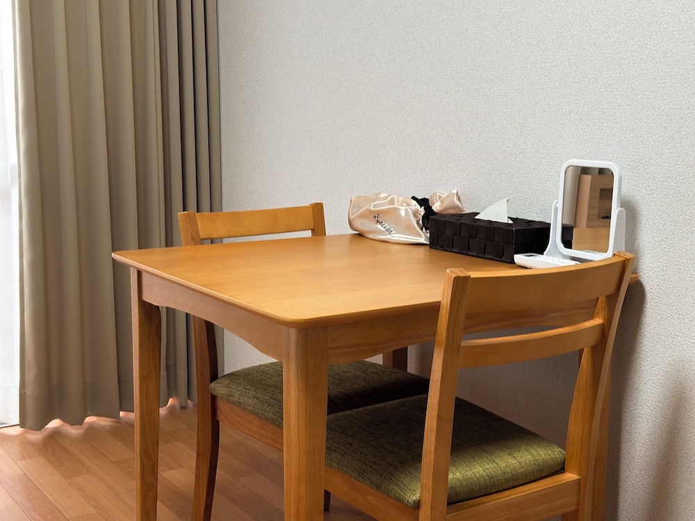 [4階個室ツツジ] 洋室 男女別共用バストイレ 禁煙 客室6 | トラベル & ブックホテル フラトンキャビン高松