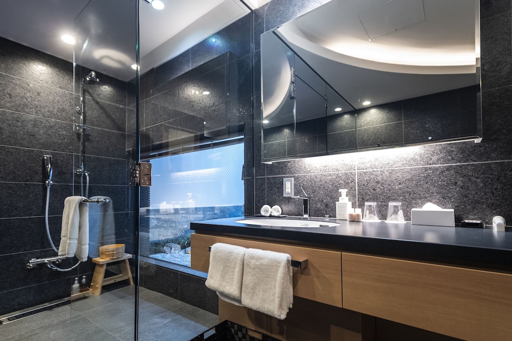 ファミリースイート ツインルーム,すりガラス,禁煙 バスルームのシンク0 | 京都四条高倉ホテル grandereverie