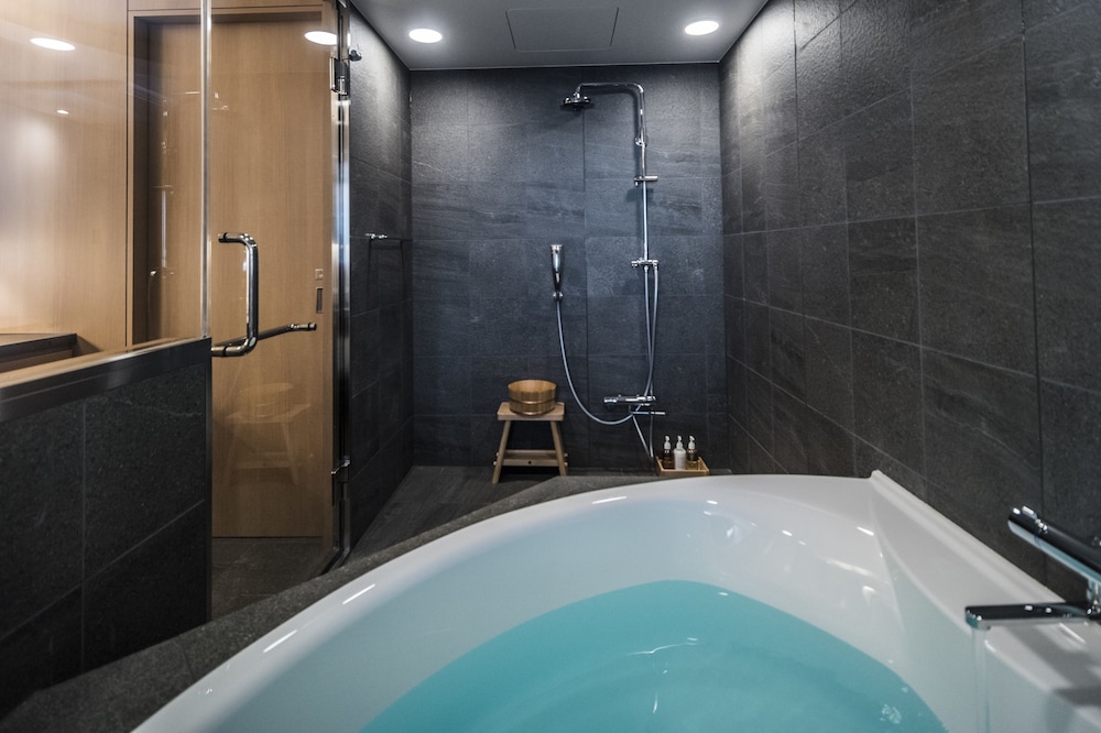 デラックス ダブルルーム,すりガラス,禁煙 バスルーム3 | 京都四条高倉ホテル grandereverie