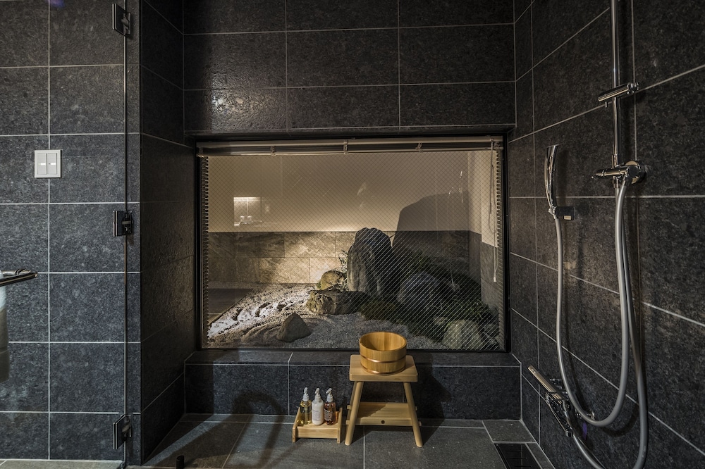 ファミリースイート キングルーム,デュベ 2枚,すりガラス,禁煙 バスルーム2 | 京都四条高倉ホテル grandereverie