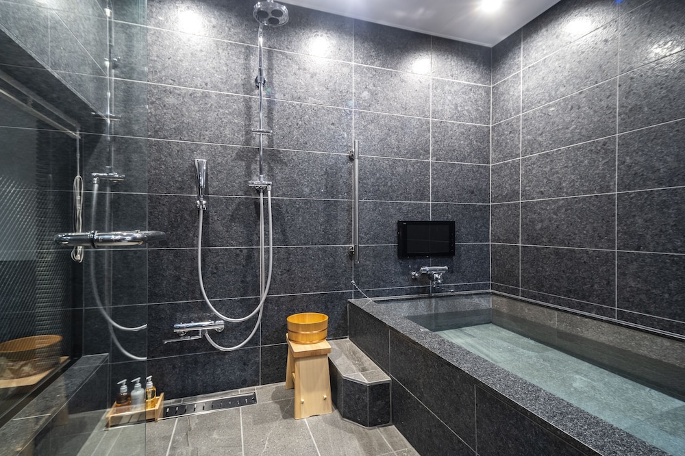 ファミリースイート キングルーム,デュベ 2枚,すりガラス,禁煙 バスルーム0 | 京都四条高倉ホテル grandereverie