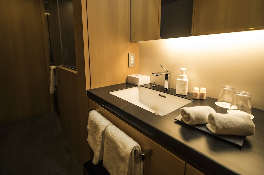 デラックス ダブルルーム,すりガラス,禁煙 バスルーム2 | 京都四条高倉ホテル grandereverie