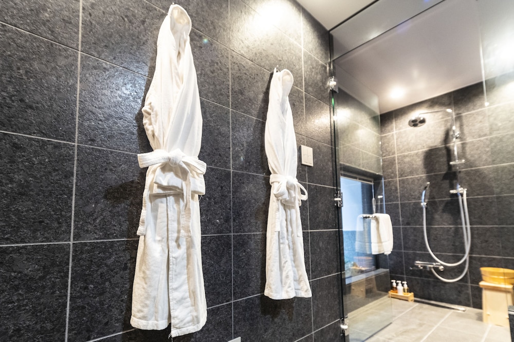 ファミリースイート キングルーム,デュベ 2枚,すりガラス,禁煙 バスルームの設備0 | 京都四条高倉ホテル grandereverie