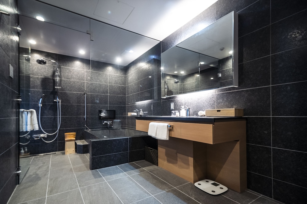 ファミリースイート キングルーム,デュベ 2枚,すりガラス,禁煙 バスルーム1 | 京都四条高倉ホテル grandereverie