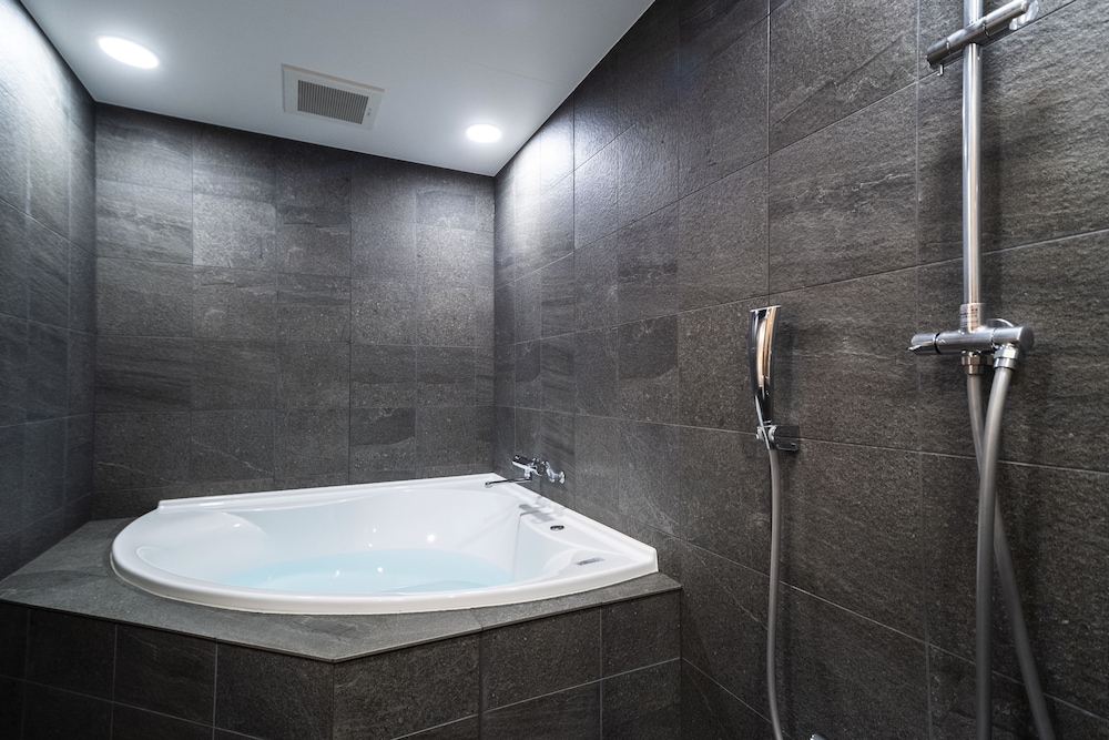 デラックス ダブルルーム,すりガラス,禁煙 バスルーム0 | 京都四条高倉ホテル grandereverie