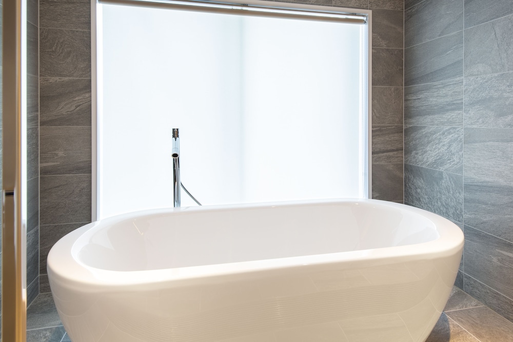 デラックス ストリーム ダブルルーム キングベッド 1 台 禁煙 シティビュー バスルーム1 | 渋谷ストリームホテル