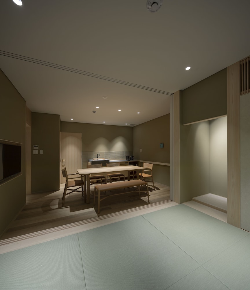 ケンプトン 清水 3(木製の浴槽付),3名様以上は1名様追加につき布団1組用意 客室内のダイニングエリア0 | ケンプトン清水