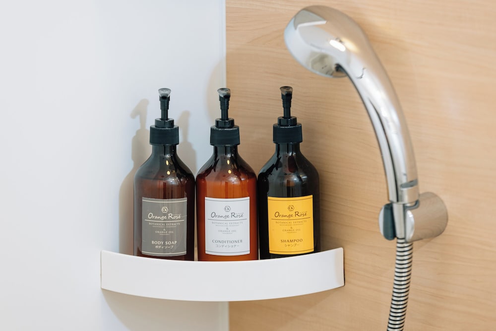 スタンダード ツインルーム バスルーム1 | Meander Osaka