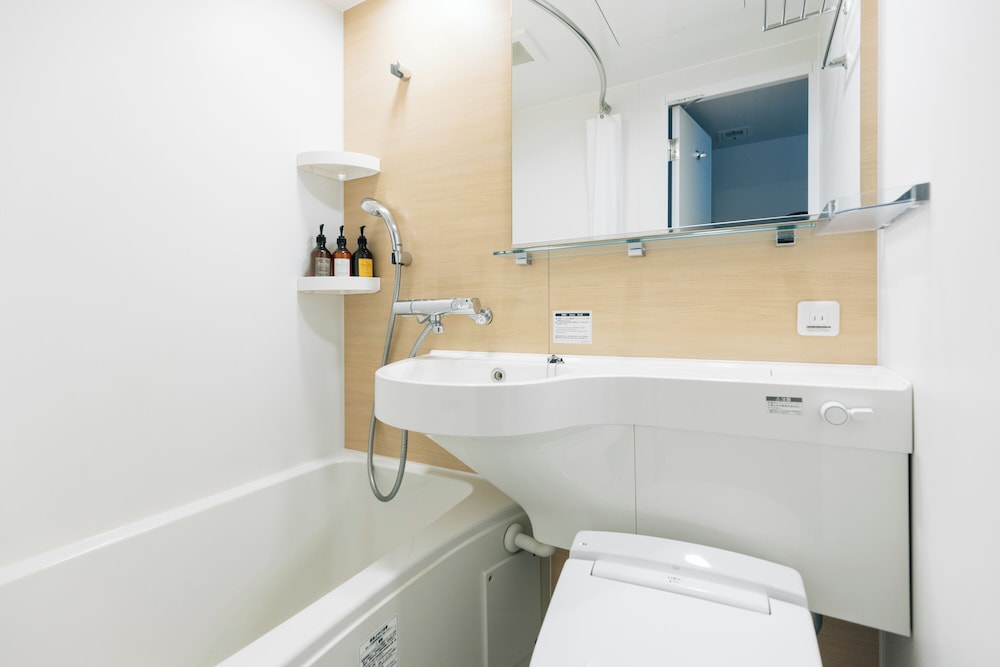 スタンダード ツインルーム バスルーム0 | Meander Osaka