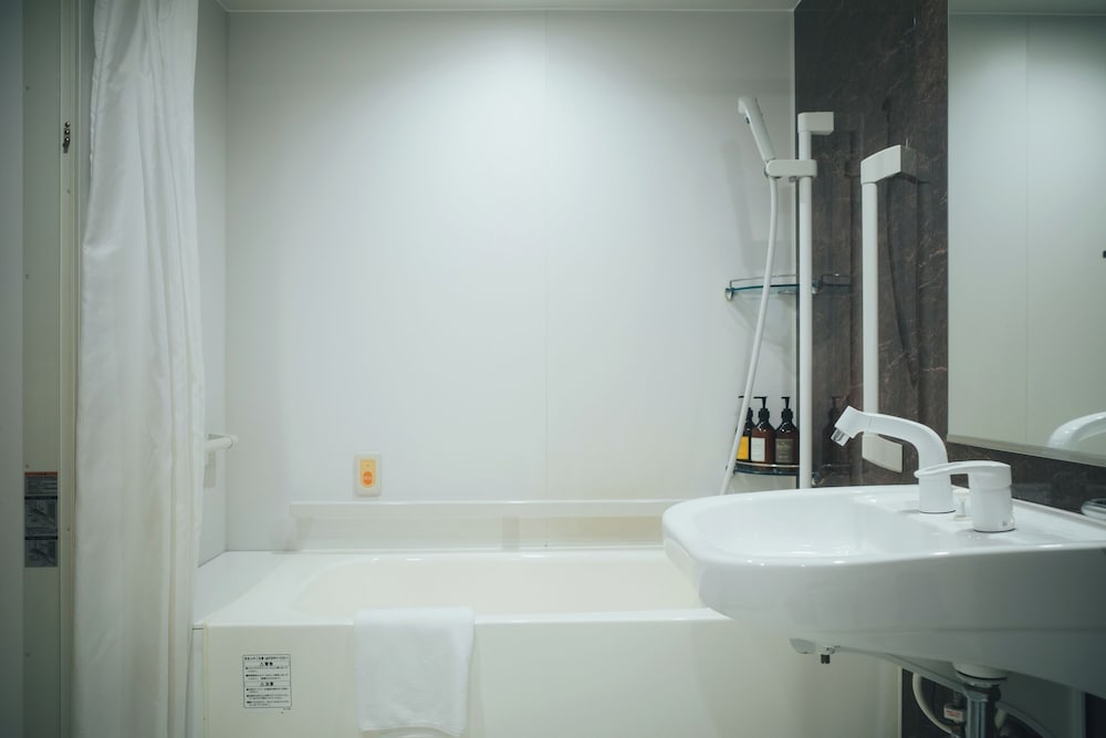 ファミリー ルーム バスルーム1 | Meander Osaka