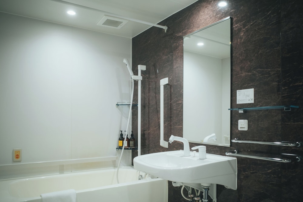 ファミリー ルーム バスルーム0 | Meander Osaka