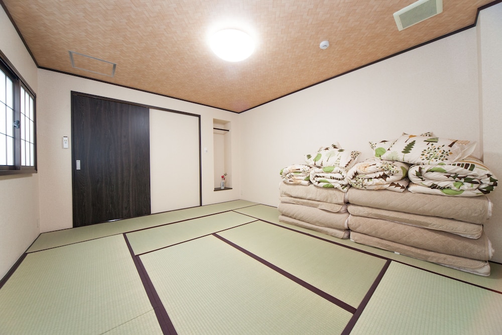 ファミリールーム1階 禁煙 客室2 | ケビンズプレイス