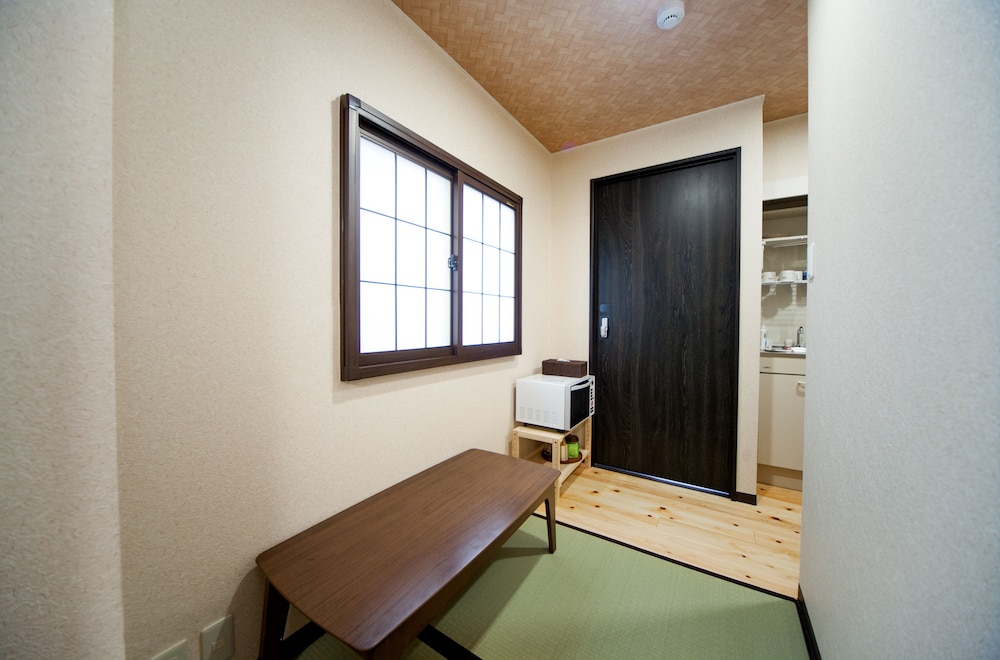 ファミリールーム1階 禁煙 客室6 | ケビンズプレイス