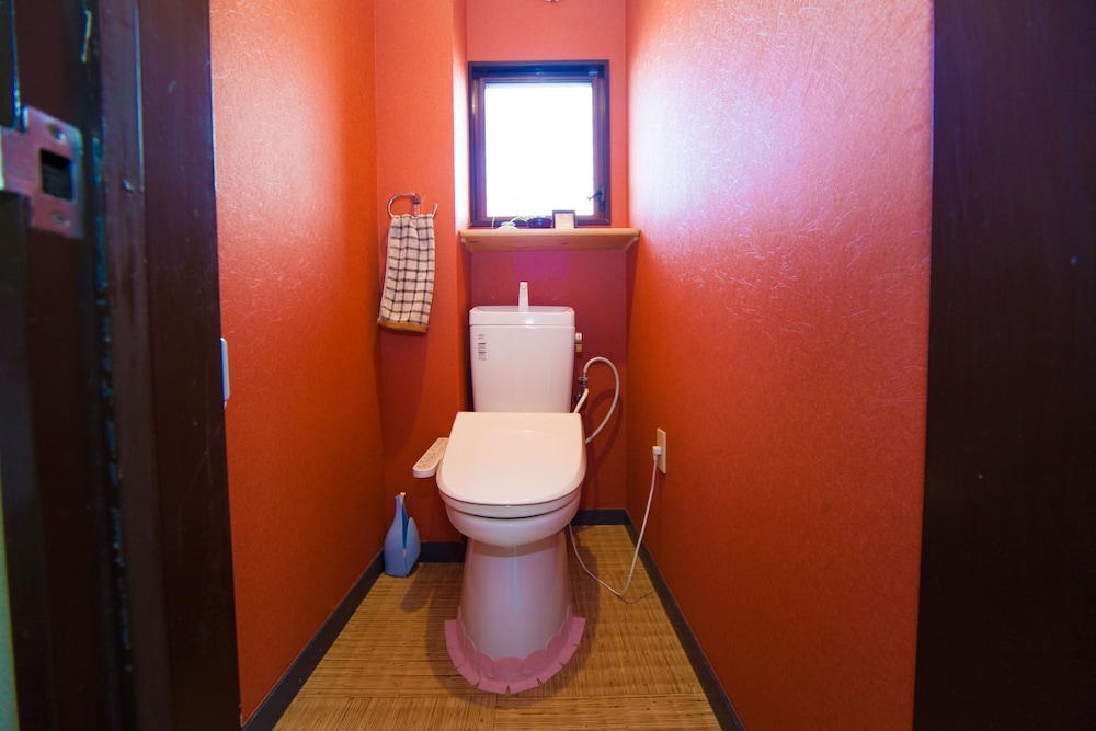 ファミリールーム2階 禁煙 バスルーム0 | ケビンズプレイス