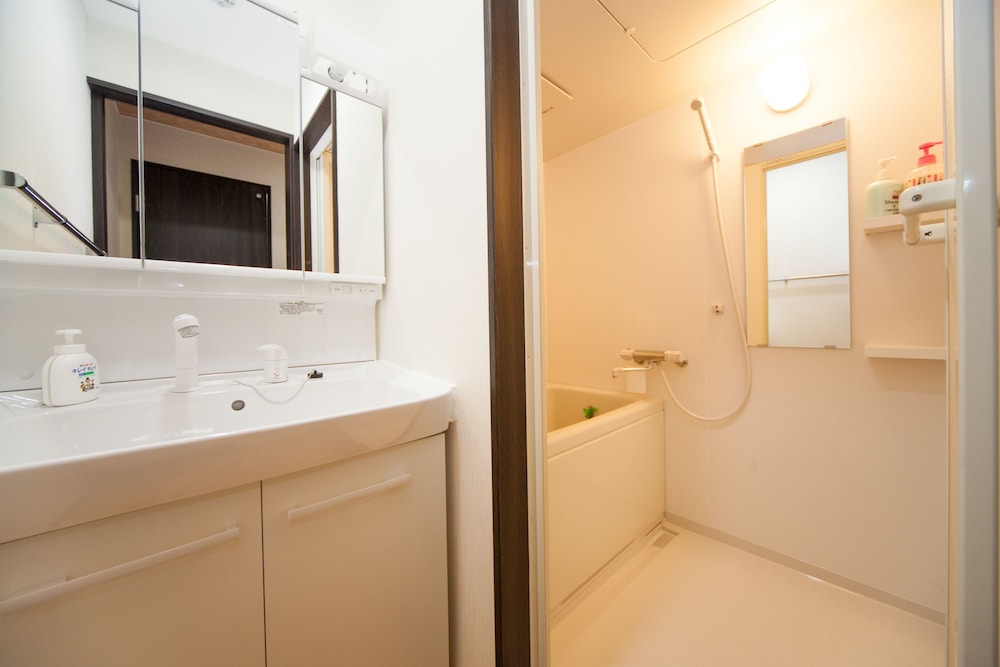 ファミリールーム1階 禁煙 バスルームのシンク0 | ケビンズプレイス