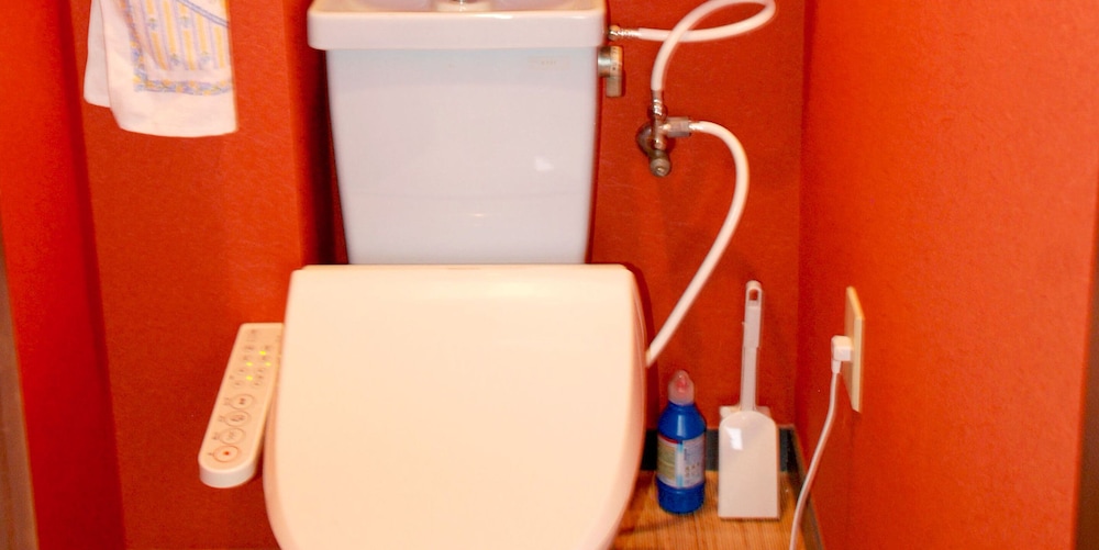 ファミリールーム2階 禁煙 バスルーム4 | ケビンズプレイス