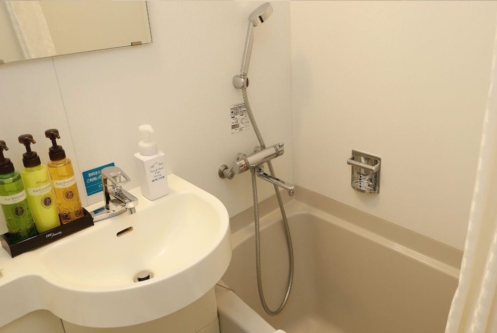 セミダブルルーム 11平米 禁煙 バスルーム3 | 京急 EX イン 横浜駅東口