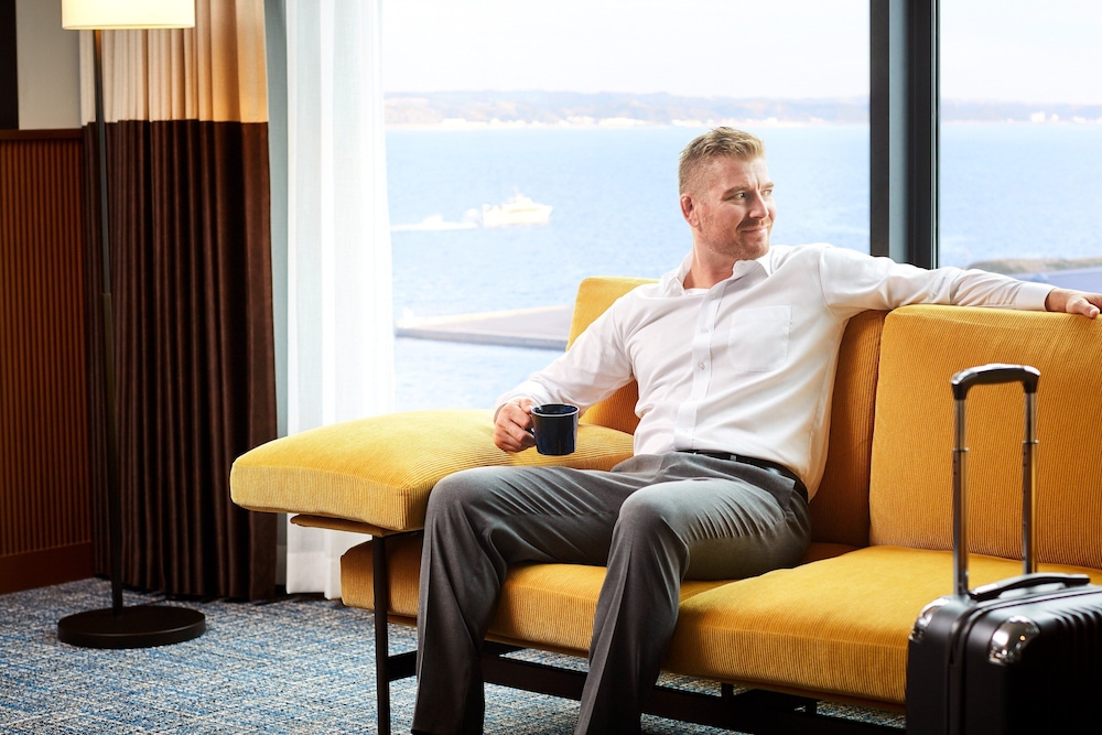 ルーム キングベッド 1 台 禁煙 施設内の設備0 | フォーポイントバイシェラトン名古屋 中部国際空港