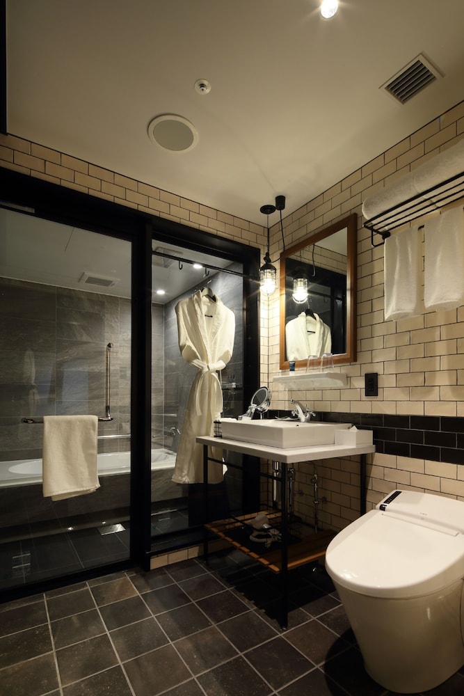 ジュニア スイート 1 ベッドルーム オーシャンビュー (Corner) バスルーム1 | フォーポイントバイシェラトン名古屋 中部国際空港