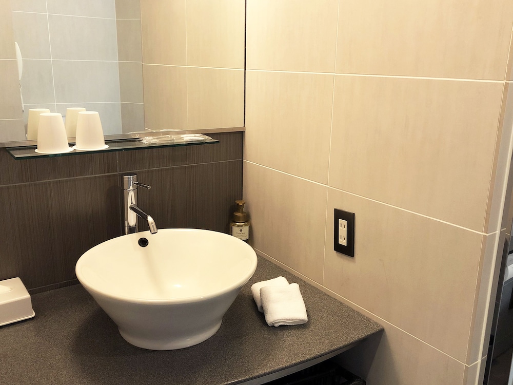 スタジオ シングルベッド 2 台 バスルーム1 | シタディーンセントラル新宿東京