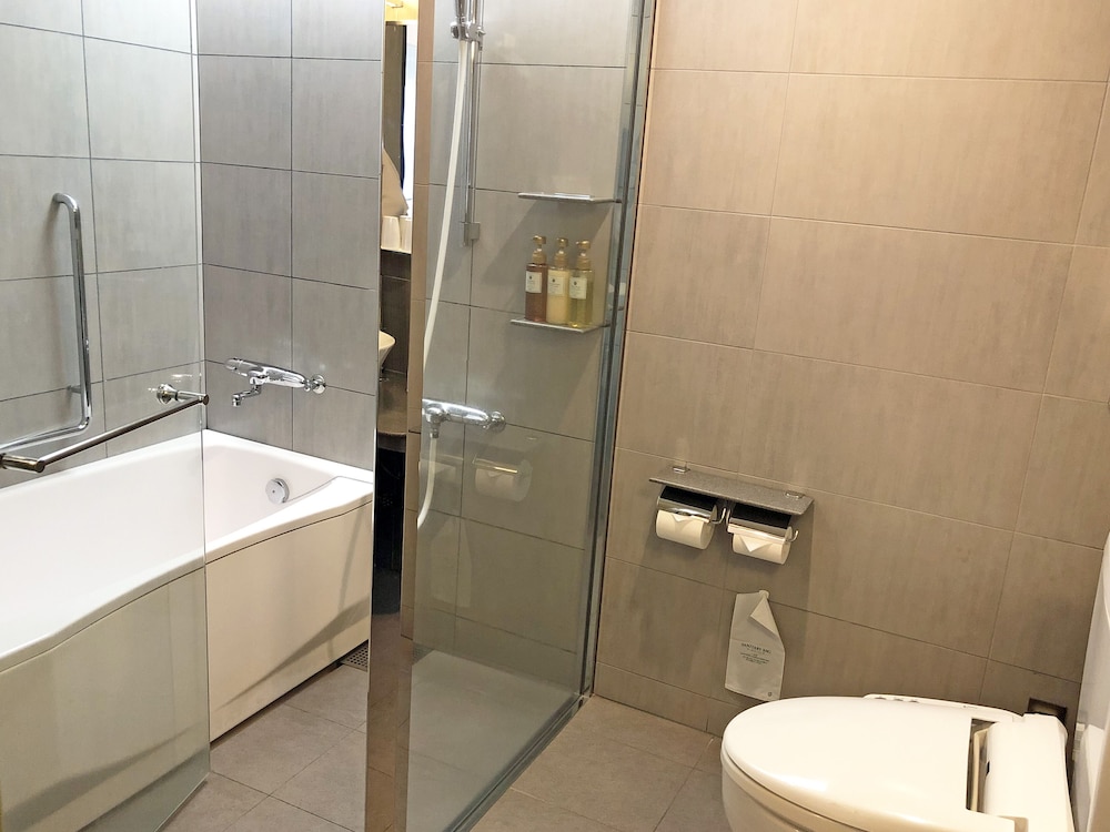 デラックス スタジオ シングルベッド 2 台 バスルーム1 | シタディーンセントラル新宿東京