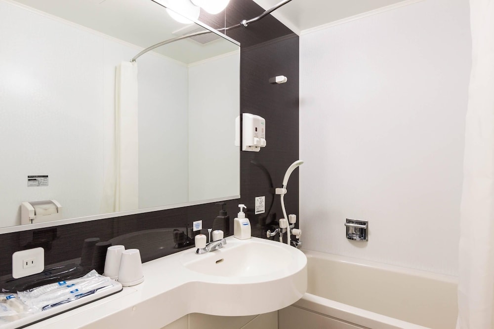 ルーム ダブルベッド 1 台 禁煙 バスルーム0 | コンフォートホテル北見