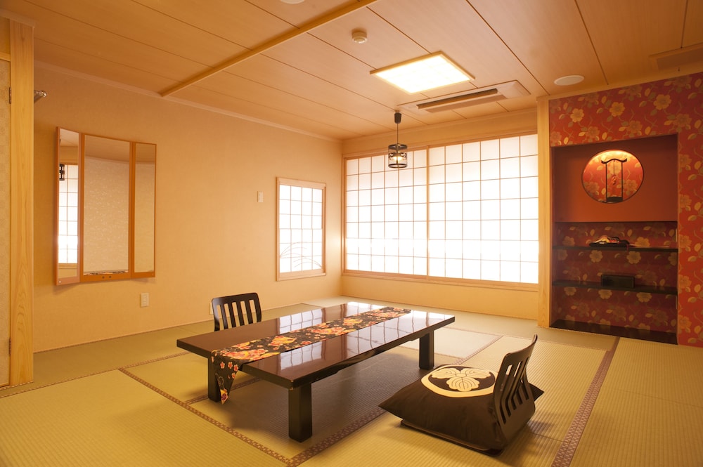 和室 4名利用 専用バスルーム 客室1 | 松井別館 花かんざし