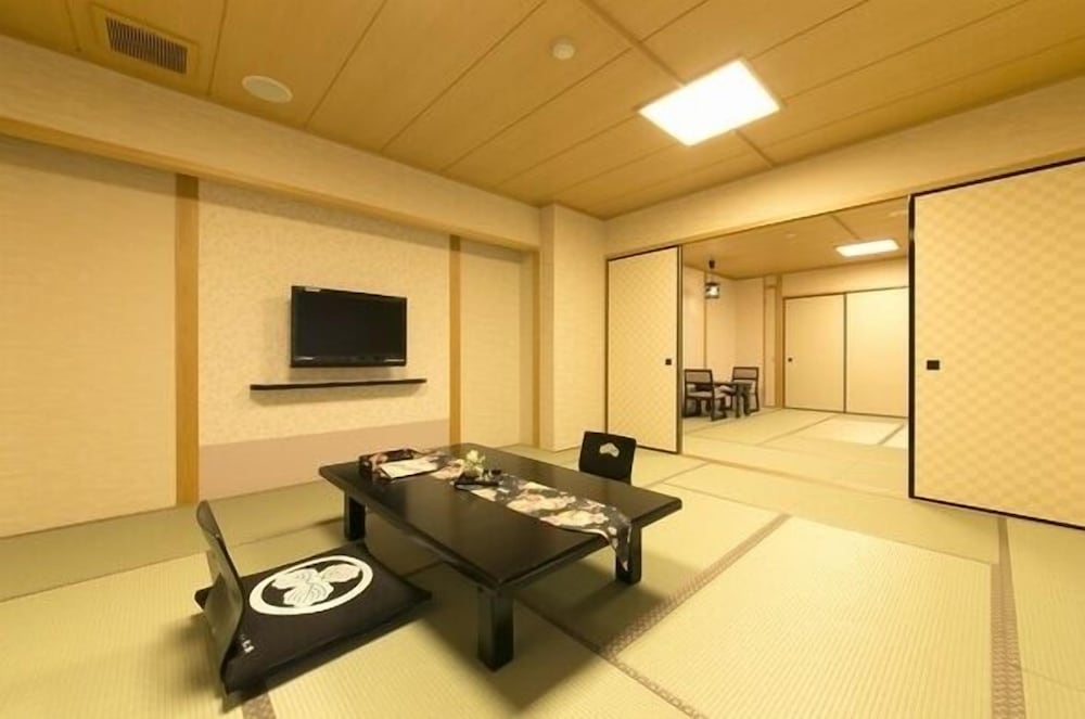 次の間付和室 2～8名利用 バス・トイレ付 | 松井別館 花かんざし