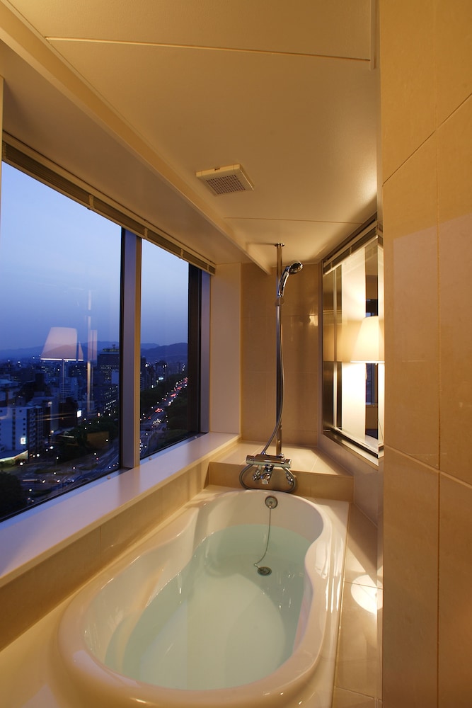 [禁煙]スタイリッシュコーナーダブル(22sqm)〈キングベッド,ビューバス〉 バスルーム0 | オリエンタルホテル広島